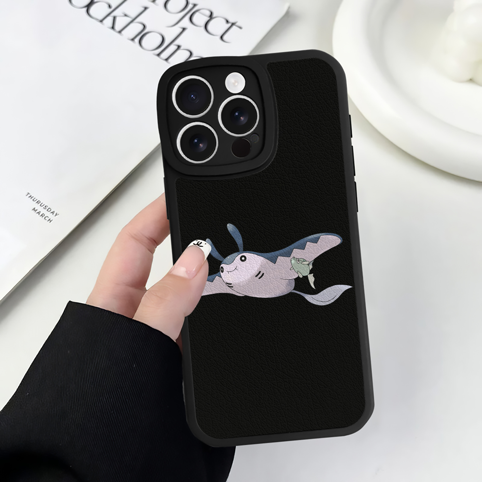 （画像用） ポケットモンスター Pokémon 【iPhone 16シリーズ対応】シリコンスマホケース（レザー調） 材質：シリコン